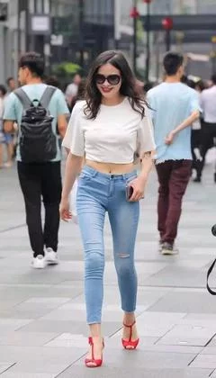 美丽的小蜜桃4中国版演唱者是谁